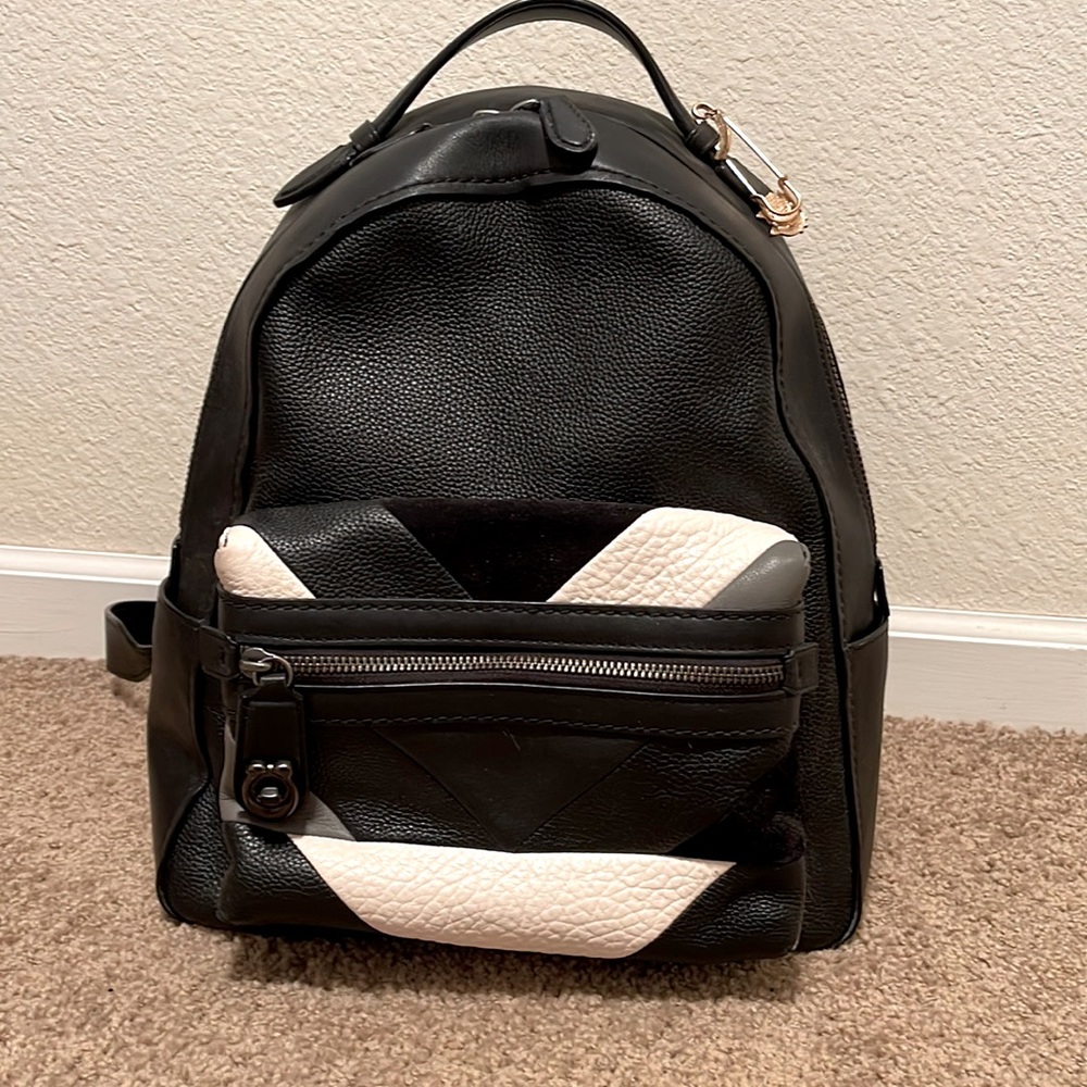 Coach BEAUTIFUL Leather Backpack 🤍authentic🤍 girlfriend gift, modern & sleek